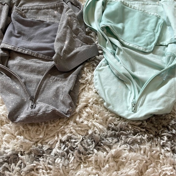 Happiest baby swaddles. 2 - grey and green. Size medium - Picture 3 of 4